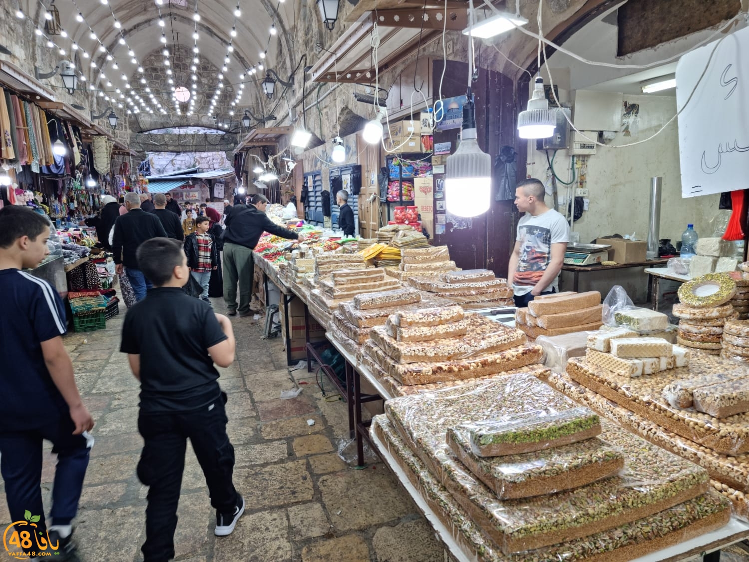  جولة في رحاب المسجد الأقصى قبيل موعد الافطار